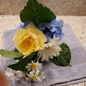 FAUX FLORAL SPRING BOUQUET NWT